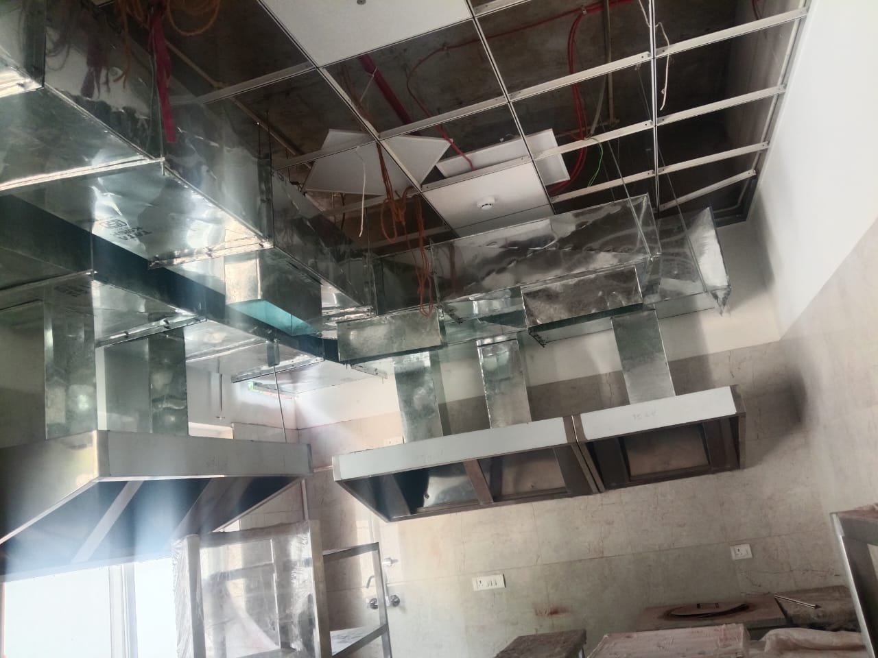 AC technician repairing air conditioner in Gorakhpur