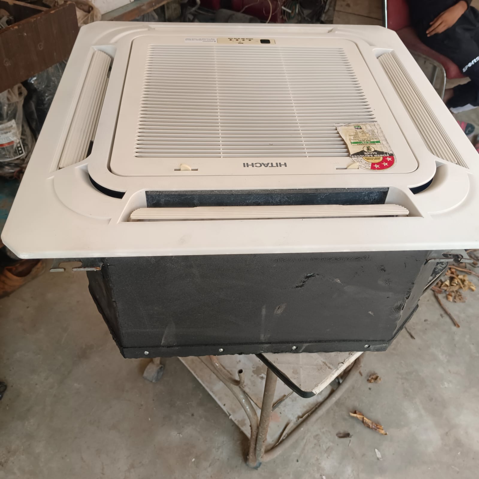 AC technician repairing air conditioner in Gorakhpur